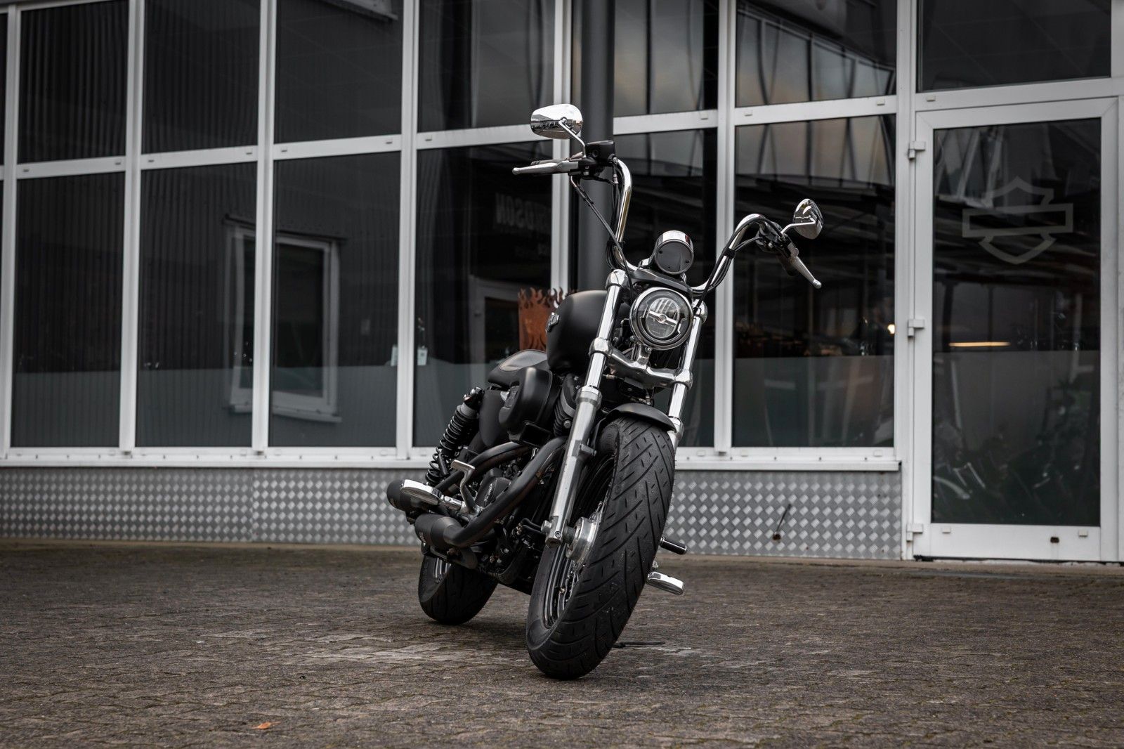 Fahrzeugabbildung Harley-Davidson Sportster XL1200CB Custom Limited - JEKILL&HYDE