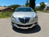 Lancia Delta 1.6 MJT DPF Platino - silberne Lancia Delta