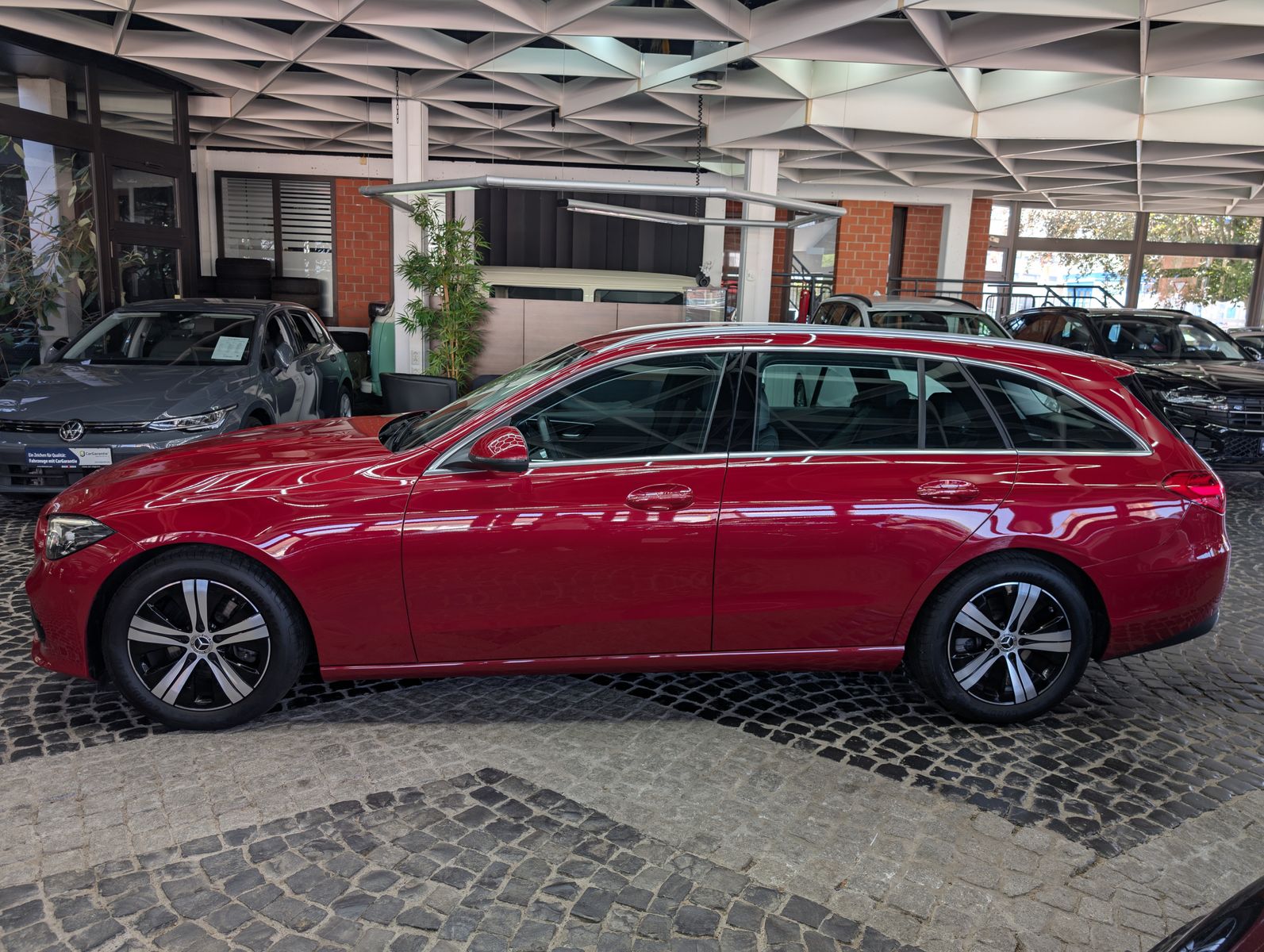 Fahrzeugabbildung Mercedes-Benz C 180 T AVANTGARDE MBUX AHK KAM VIRT AMBI WINTER