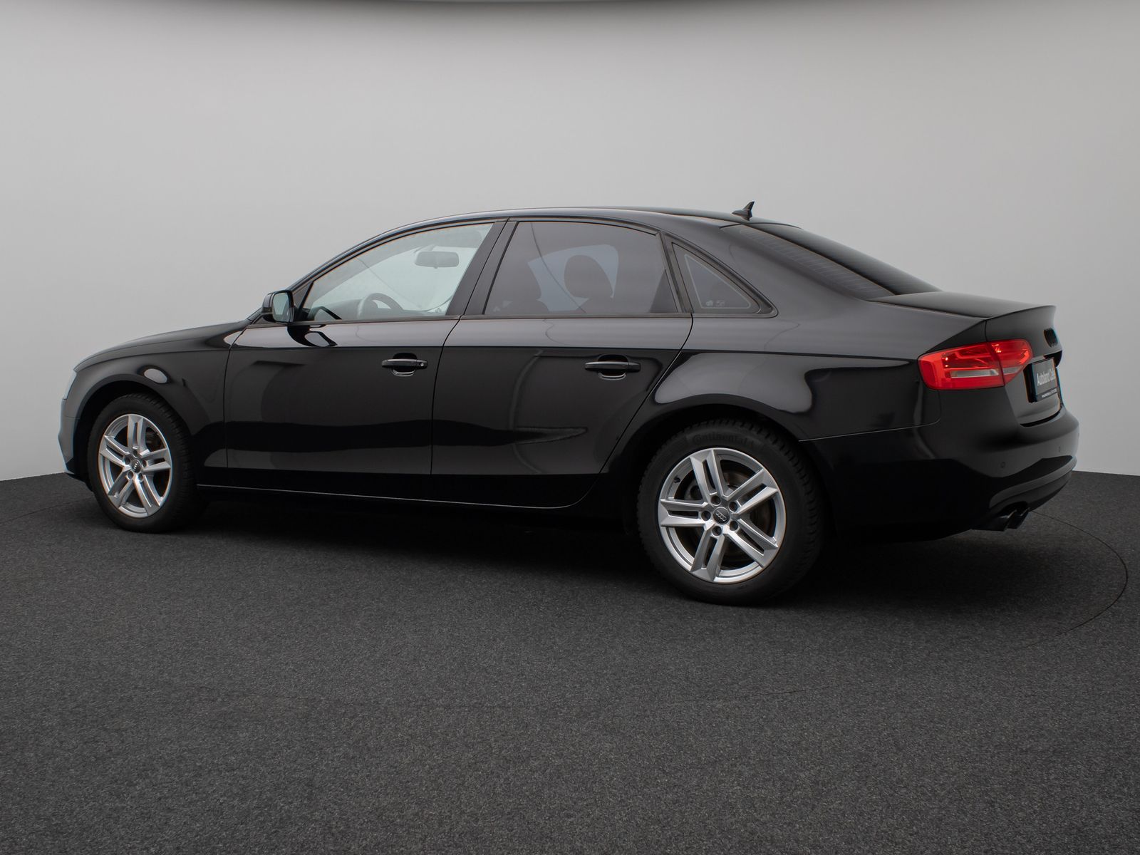 Fahrzeugabbildung Audi A4 Lim. Attraction Navigation Sitzhzg PDC AHK