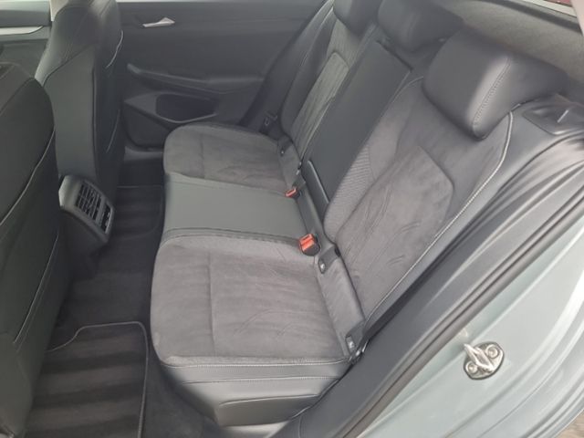 Fahrzeugabbildung Volkswagen Golf VIII 1.5 TSI STYLE AHK LED-PLUS KAMERA KLIM