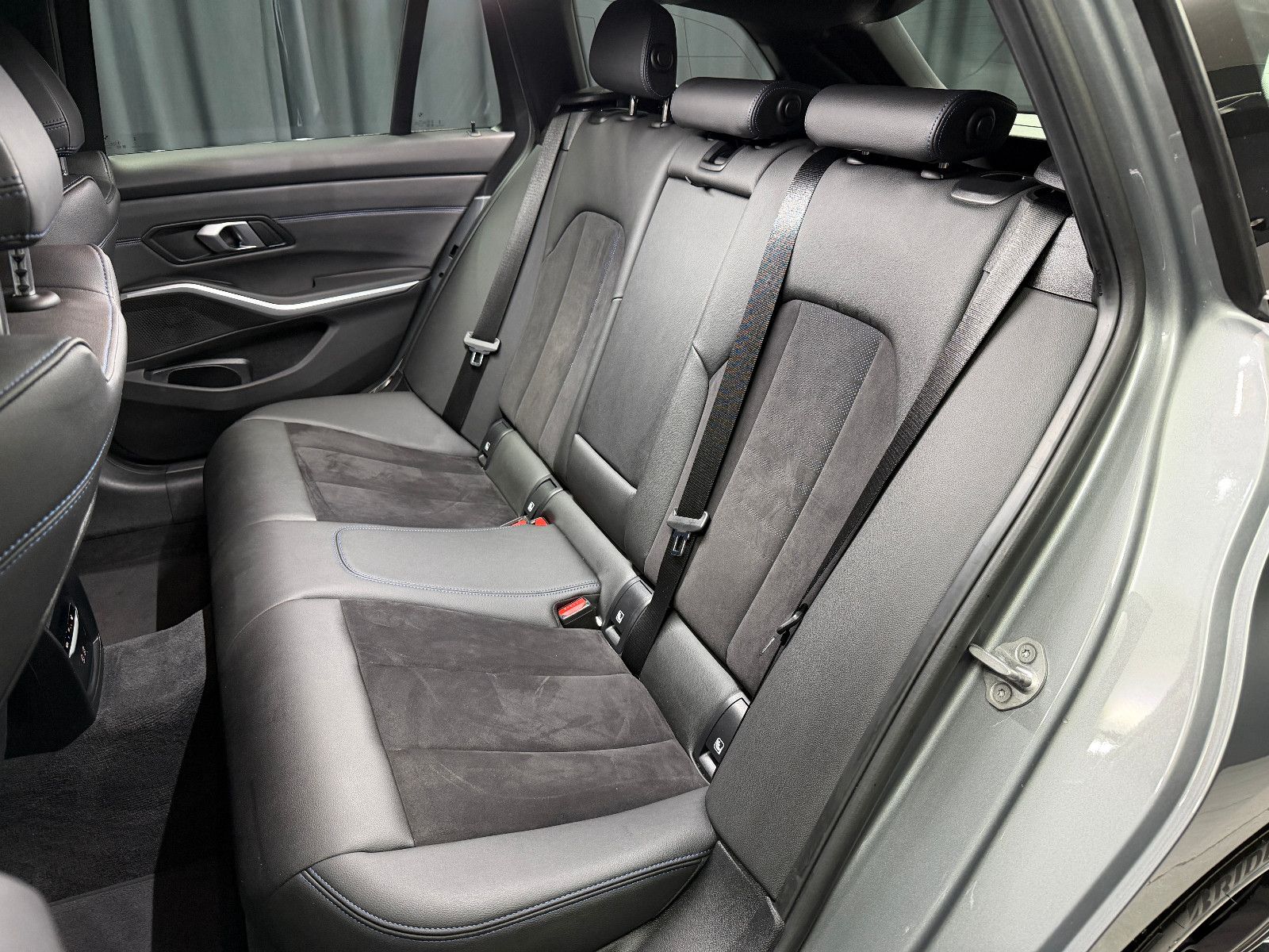 Fahrzeugabbildung BMW 330i Touring M Sport|HIFI|WIDESCREEN|KAMERA|NAV