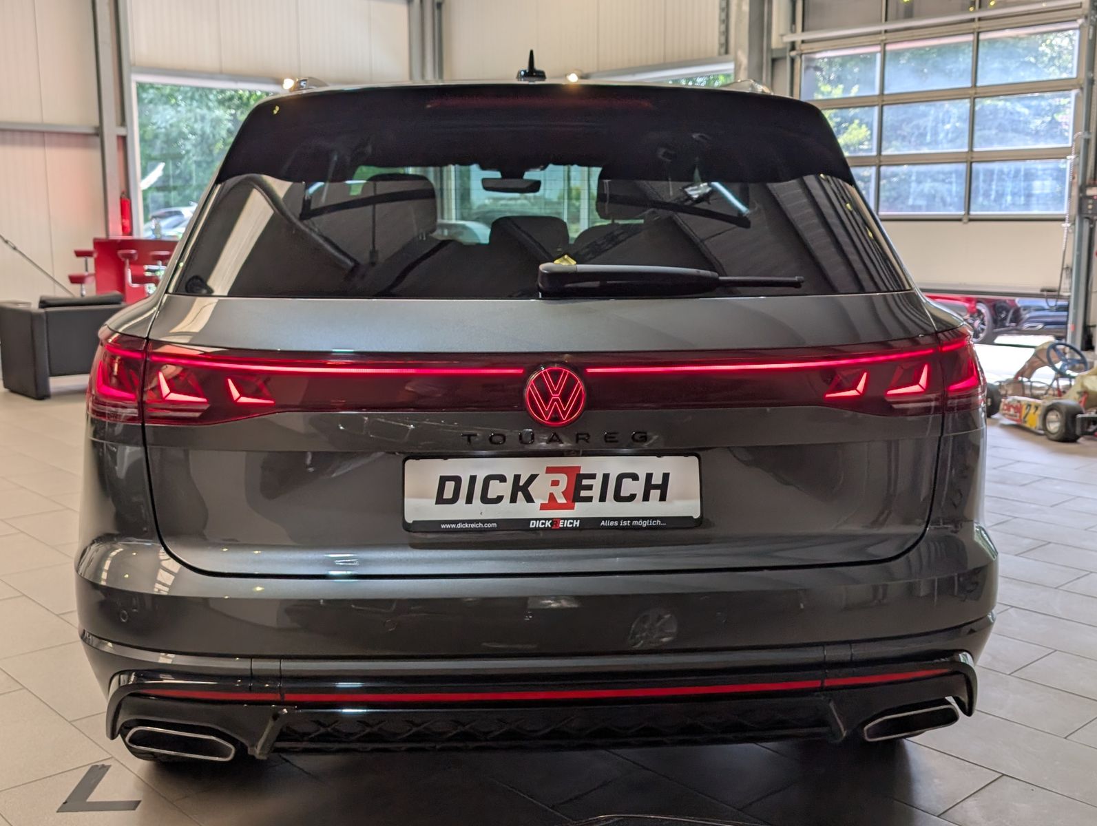 Fahrzeugabbildung Volkswagen Touareg 3.0TDI 4M R-Line VOLL Black 22" UPE 114T