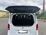 Mercedes-Benz V 300 d Aut. AMG-Line AVANTGARDE lang  - weiße Mercedes-Benz V 300