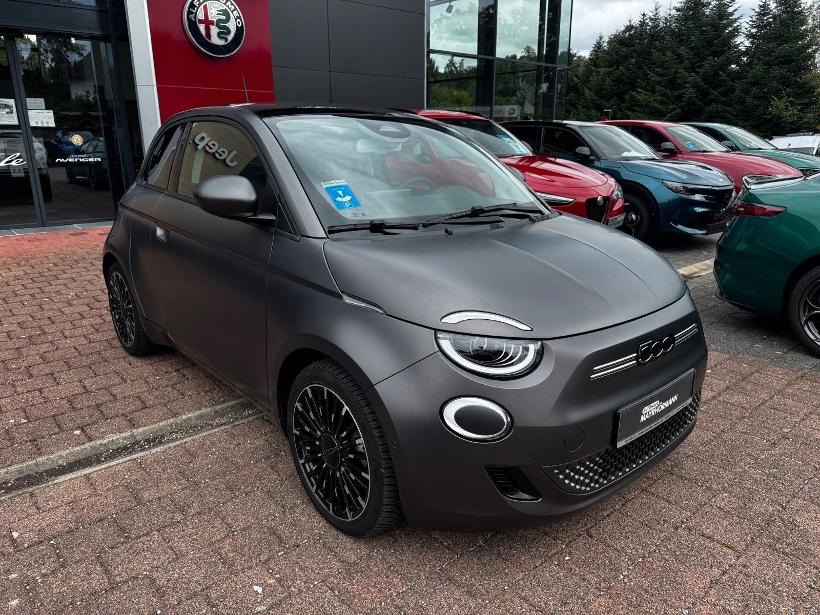 Fahrzeugabbildung Fiat 500e  3+1 Icon MATT NAVI KAMERA LED KLIMAAUT.