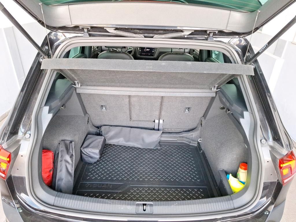 Fahrzeugabbildung Volkswagen Tiguan R-LINE DSG LED AHK ACC 19' APP-CON. 1H