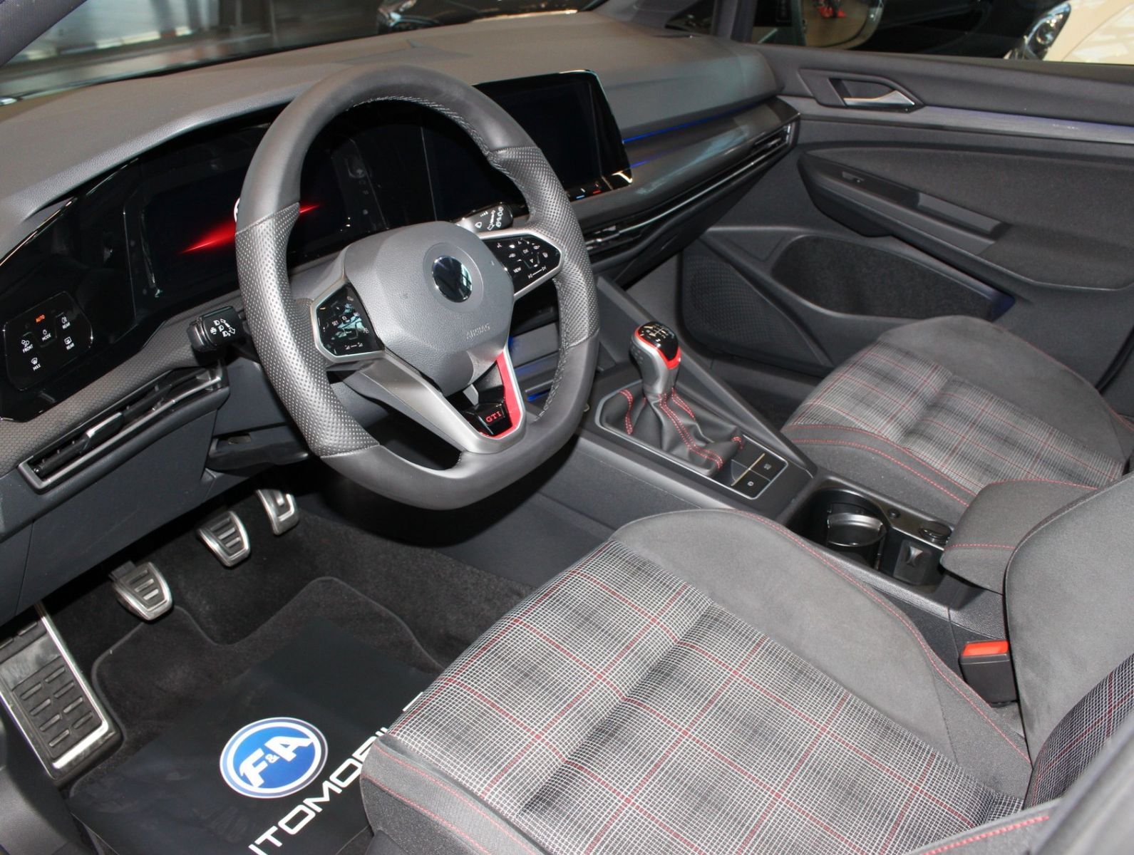 Fahrzeugabbildung Volkswagen Golf 2.0 TSI  GTI+LED*Navi*2.Hand