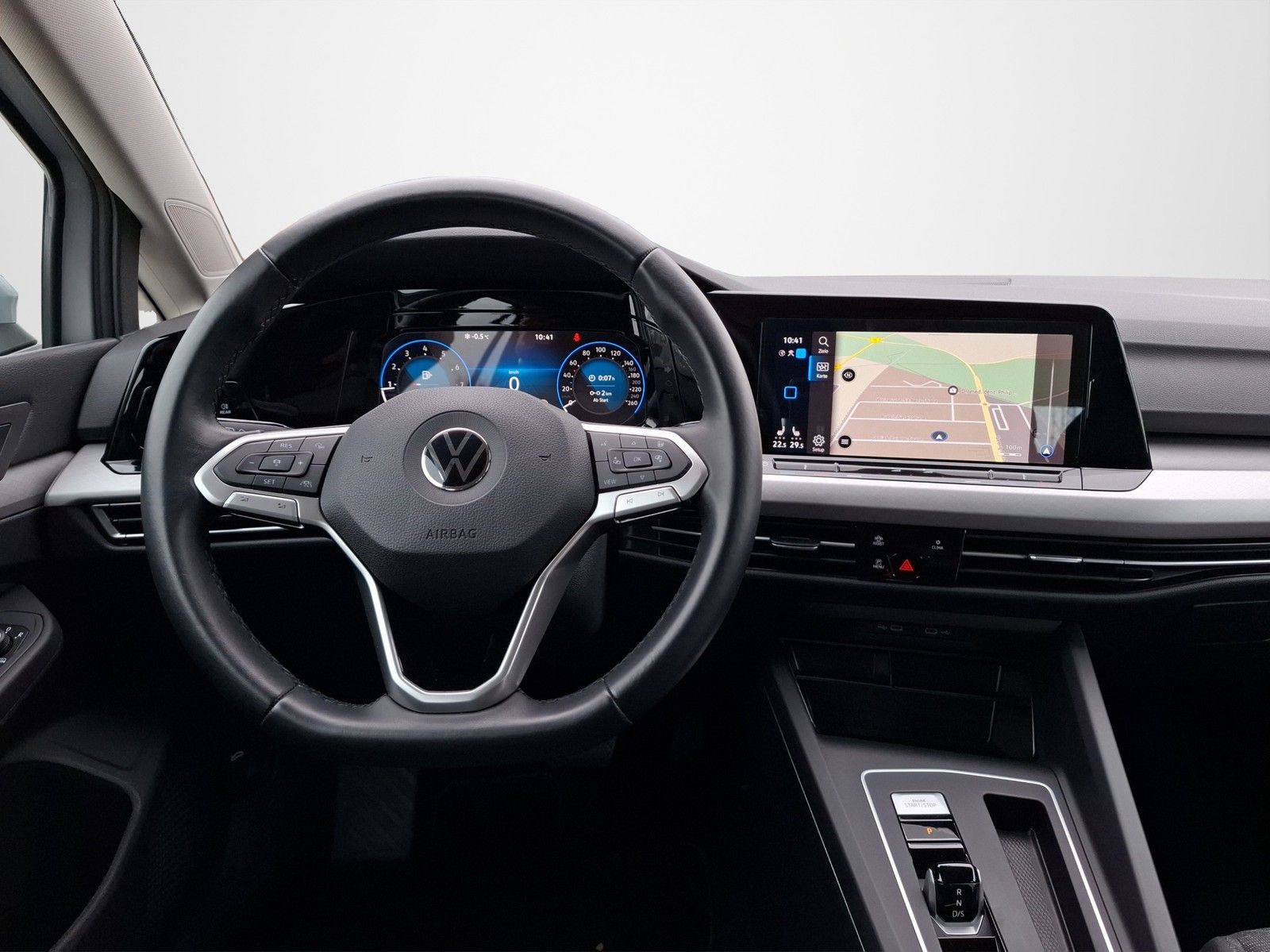 VW Golf VIII Variant 1.5 eTSI Life DSG / AHK / NAVI - Image 11