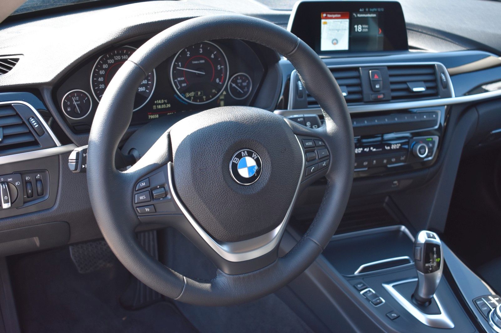 Fahrzeugabbildung BMW 320 d Touring Sport Line Automatik AHK