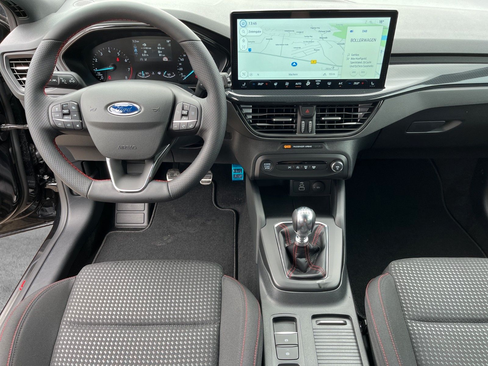 Fahrzeugabbildung Ford Focus Lim. ST-Line