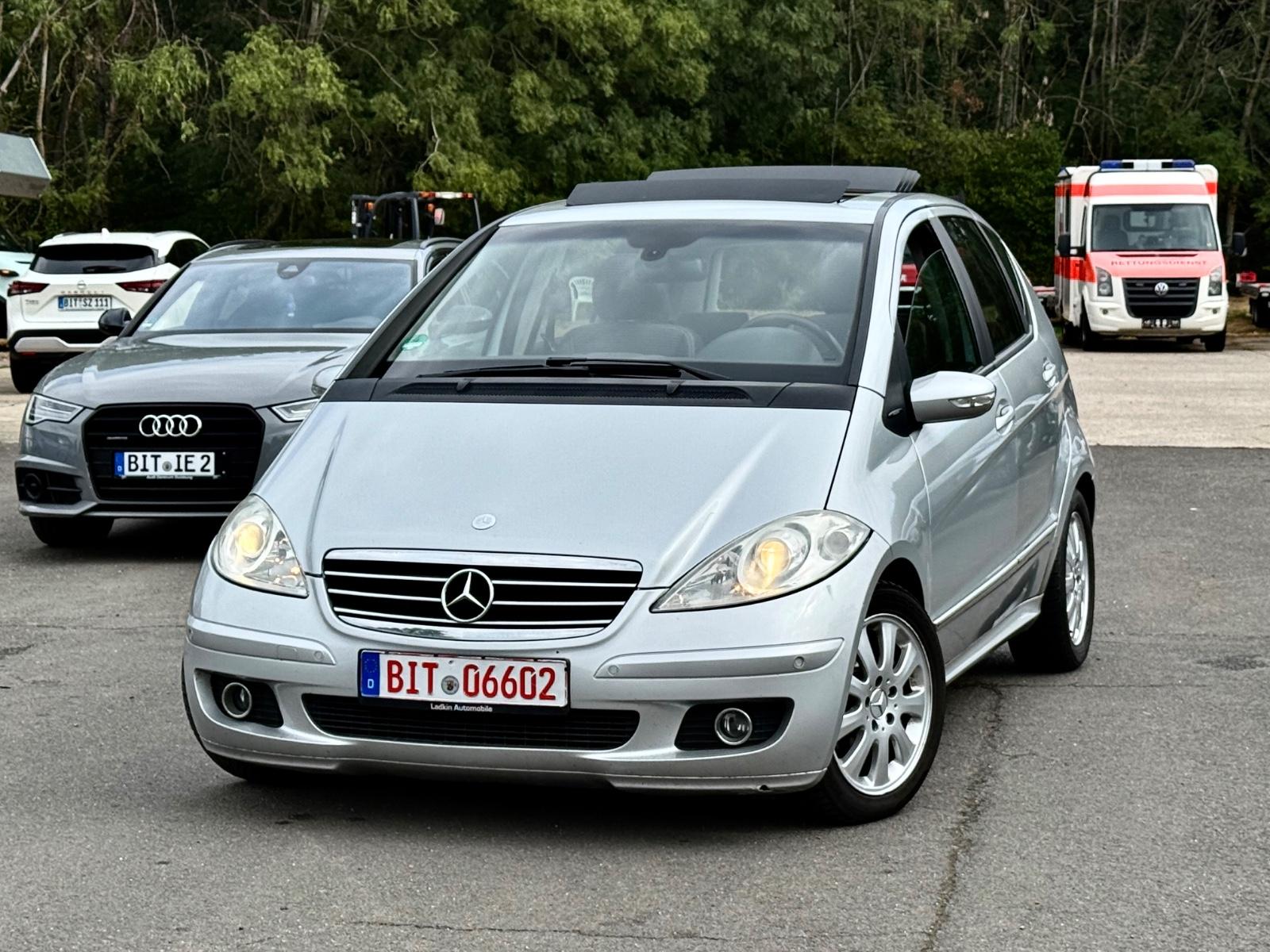 Mercedes-Benz A 170 5-türig*AUTOMATIK*PANORAMA*PDC*