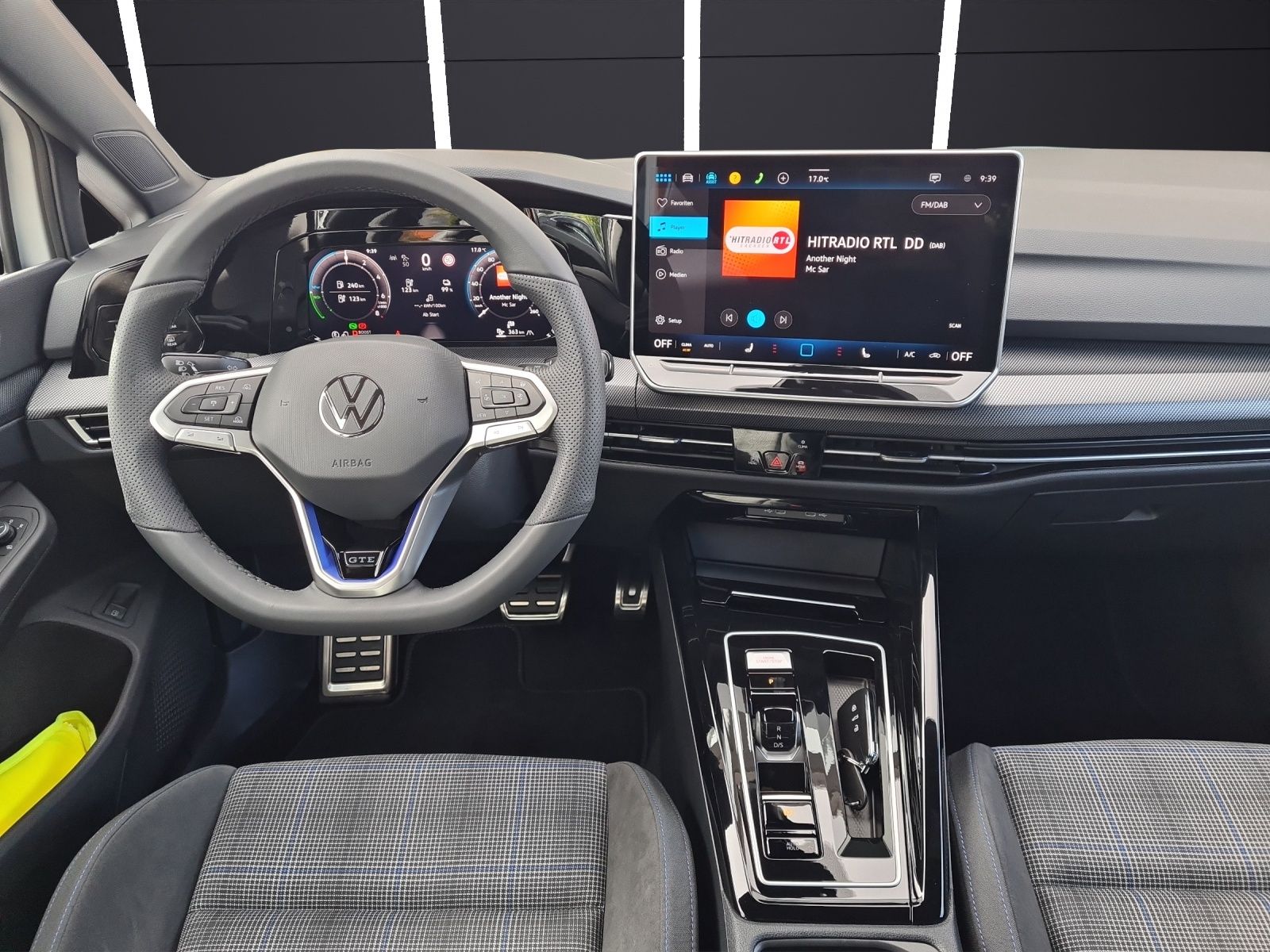Fahrzeugabbildung Volkswagen Golf VIII GTE Matrix HUD AHK 360° DCC ACC Keyles