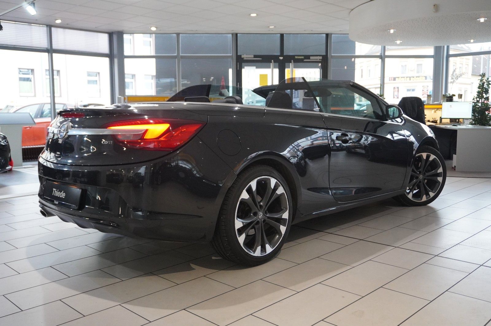 Fahrzeugabbildung Opel Cascada 2.0D INNOVATION BI-XENON/SHZ/SPORT/LEDER