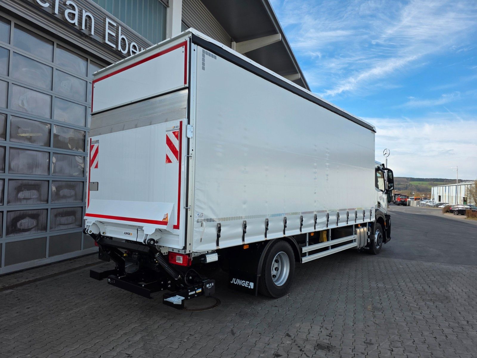 Fahrzeugabbildung Iveco S-Way AD190S40/P LBW Bär 2.000kg Spoiler