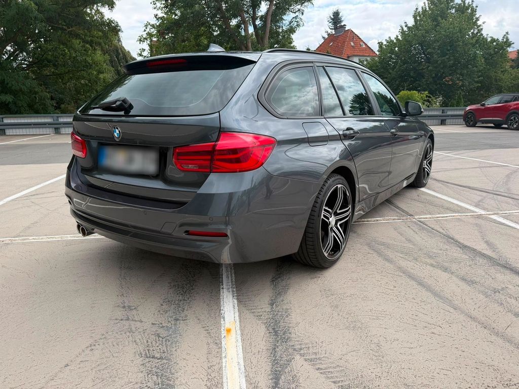 Image of BMW 320
