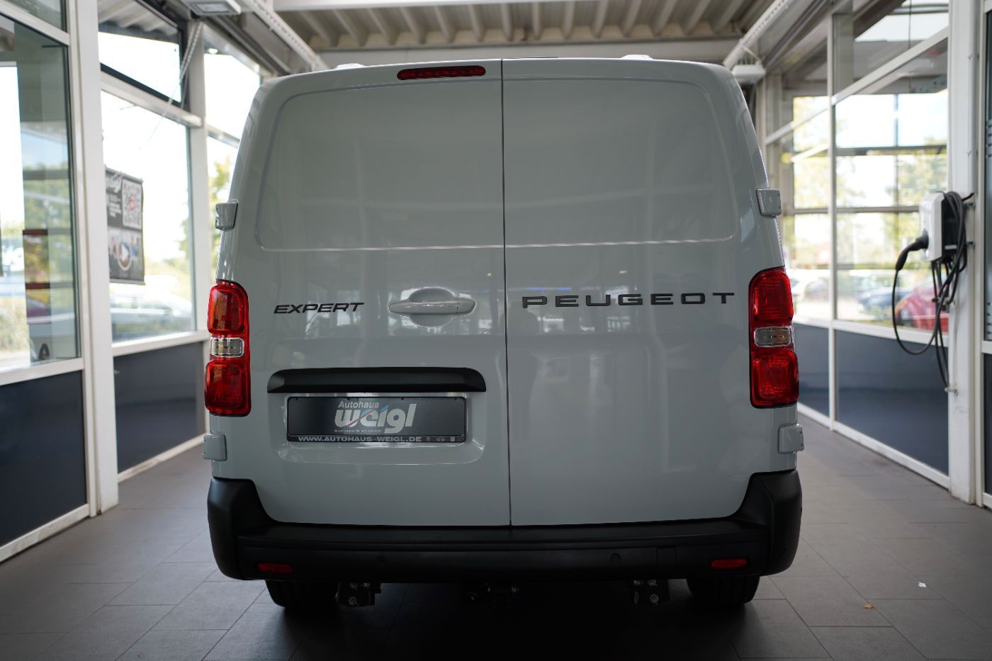 Fahrzeugabbildung Peugeot Expert DoKa L3 BlueHDi 180 EAT8 Doppelkabine
