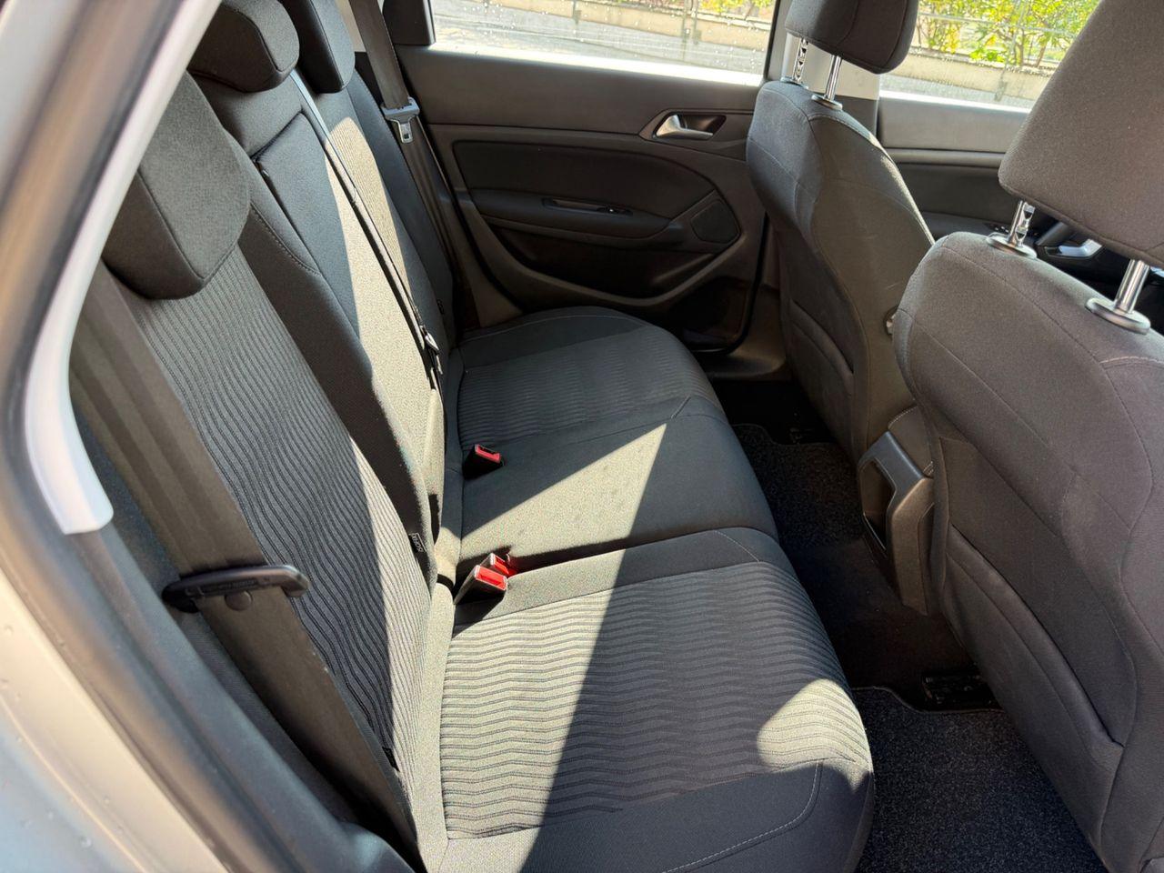 Peugeot 308 2015 — photo 8