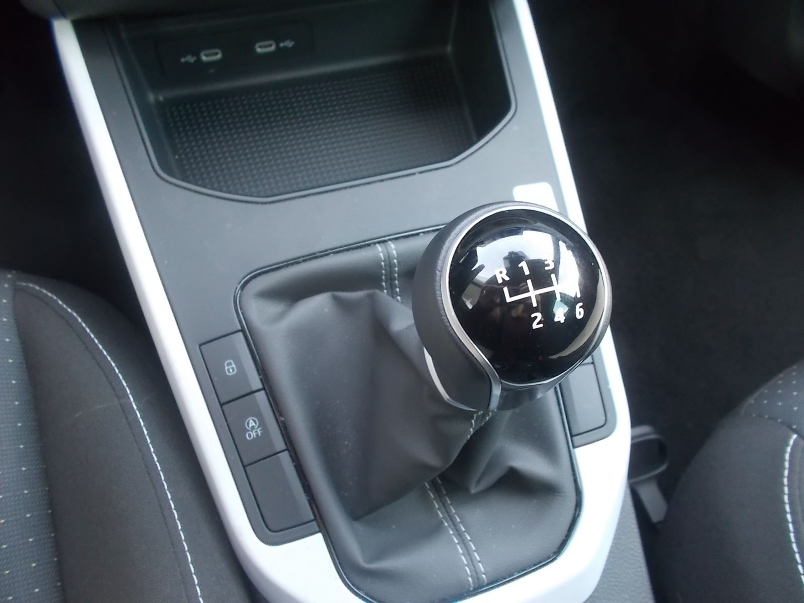 Fahrzeugabbildung SEAT Arona 1.0 TSI Style LED ALU