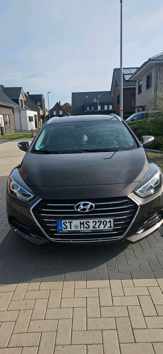 HYUNDAI i40
