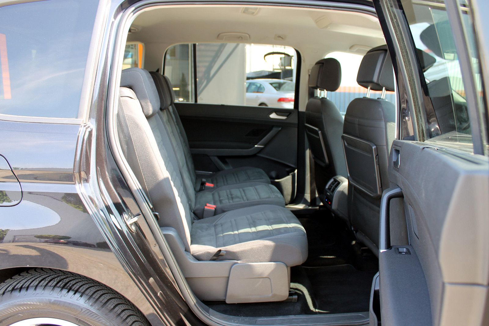 Fahrzeugabbildung Volkswagen Touran Comfortline 2.0TDI 7-Stz. ACC PDC SHZ BT