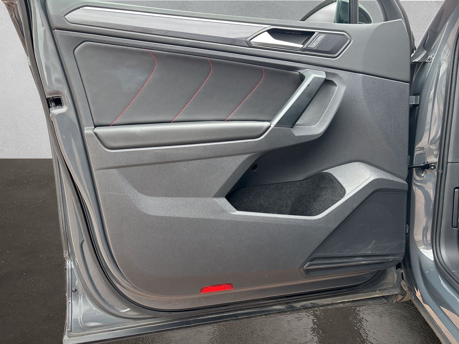Fahrzeugabbildung Volkswagen Tiguan Sport 2.0 TDI 4Motion AHK Standhzg