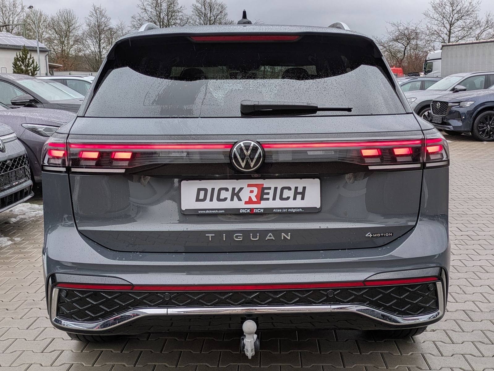 Fahrzeugabbildung Volkswagen Tiguan 2.0 TDI 4M R-Line PANO*H&K*AHK*MATRIX*20"