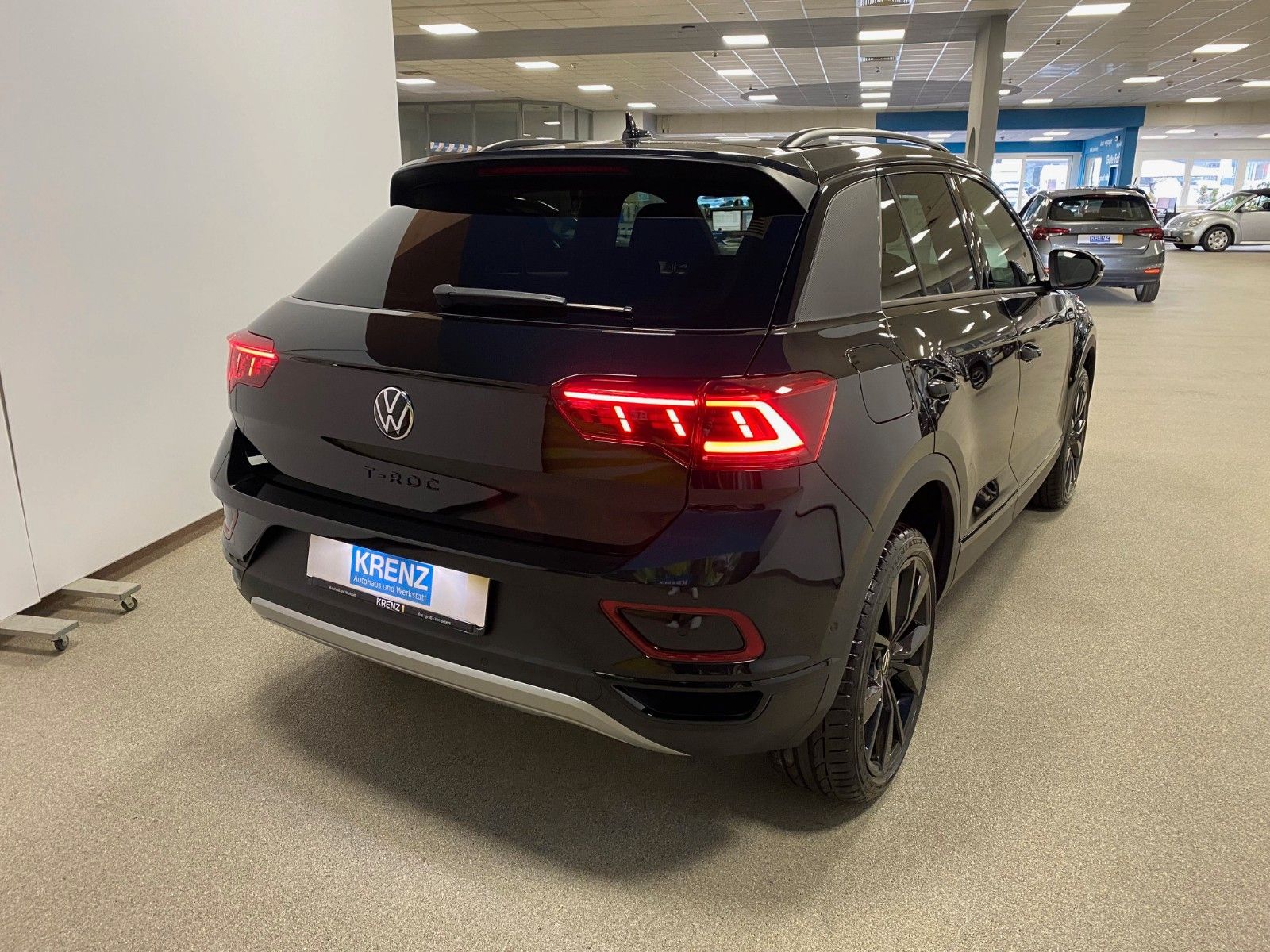 Fahrzeugabbildung Volkswagen T-Roc 1.5 TSI DSG+STYLE+PANORAMA+19"+ACC+MATRIX+