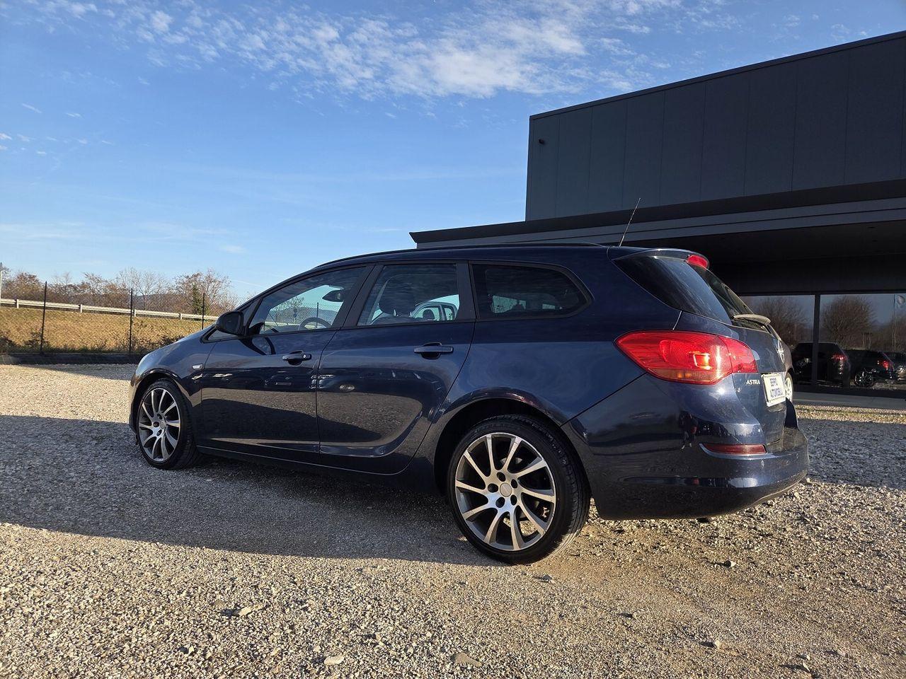 Opel Astra 2011 — engine 116 HP (85kW)