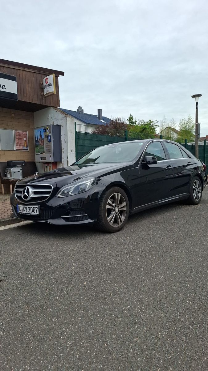 MERCEDES-BENZ E 220d BlueTEC 4MATIC Autom. -