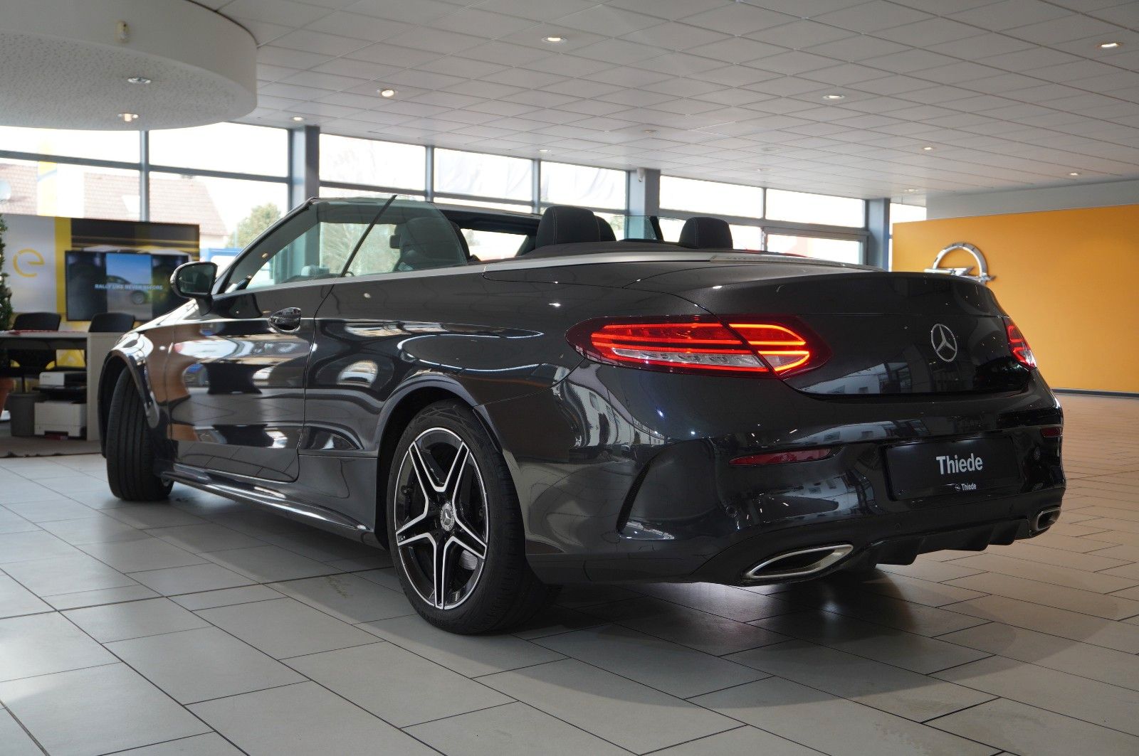 Fahrzeugabbildung Mercedes-Benz C 200 CABRIO 9G AMG LINE NAVI/LED/KAMERA/SPORT
