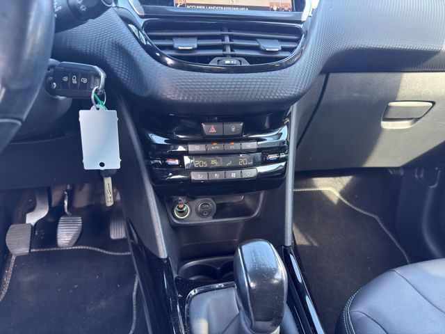 Peugeot 2008 1.2 PureTech 110 Allure Navi+SHZ+PDC