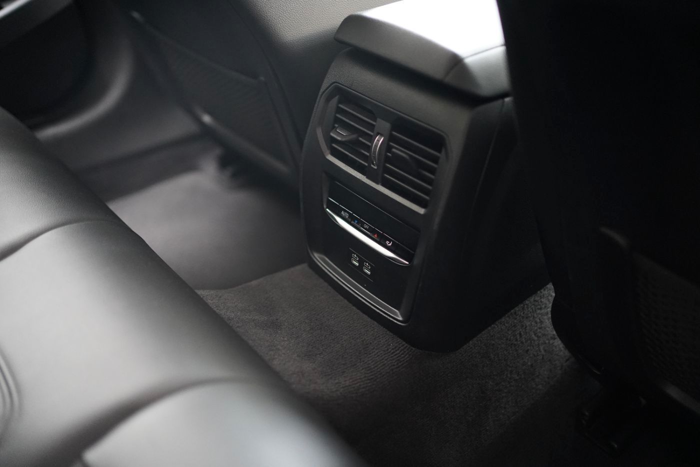 Fahrzeugabbildung BMW 320d xDrive Advantage LED+Akustikglas+DynLicht+L