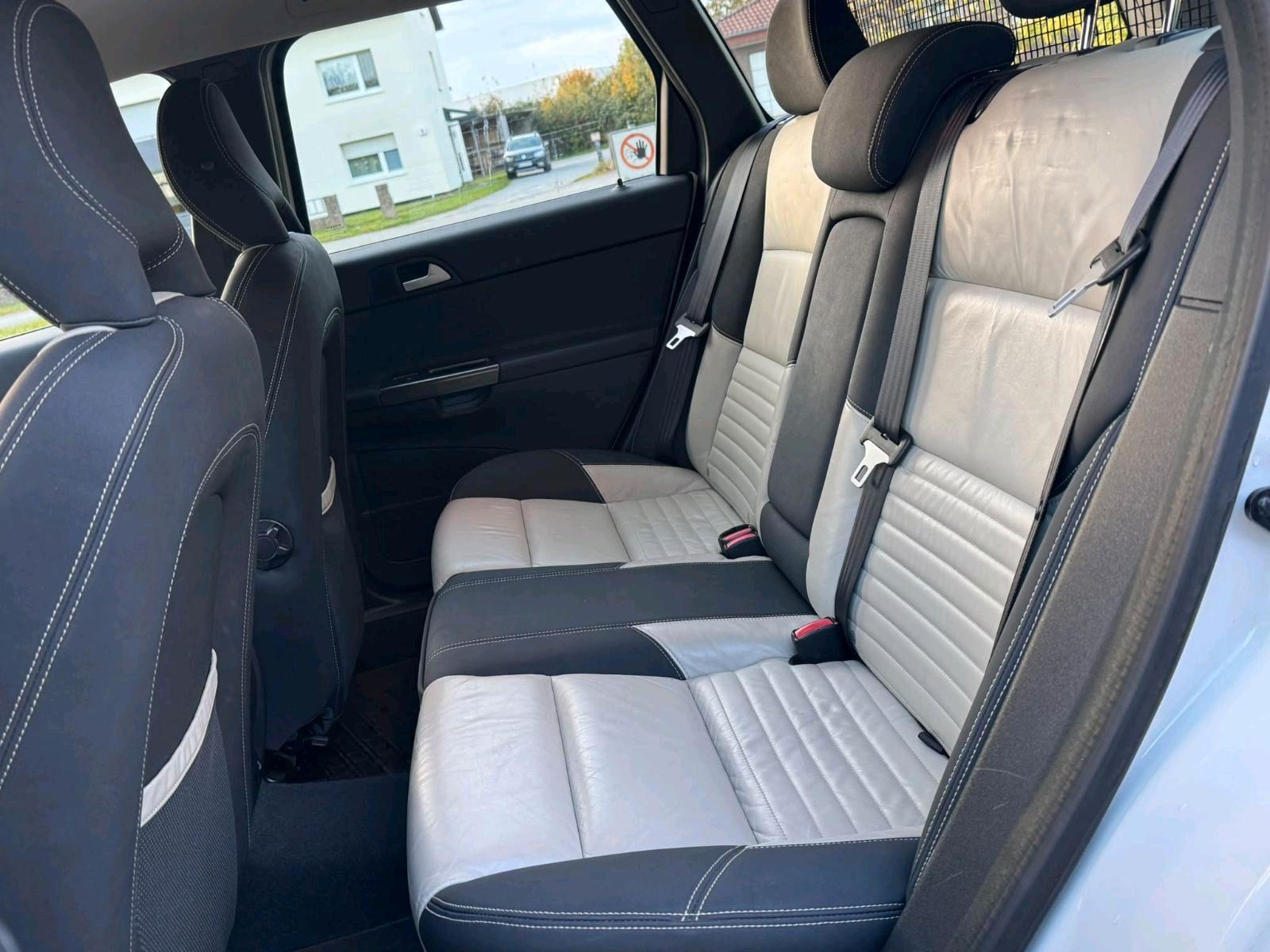 Volvo V50 2011 — photo 15