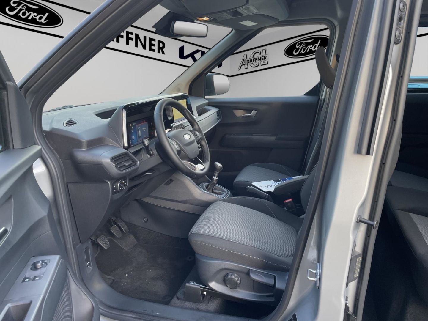 Fahrzeugabbildung Ford Transit Courier Trend Doppelkabine DAB LenkradH