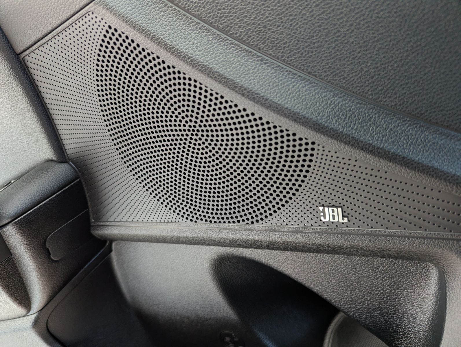 Fahrzeugabbildung Kia cee'd Sportswagon 1.5 Ultim Style-Pak JBL ACC 7J