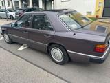 Mercedes-Benz Mercedes 230E Automatik H-Kennzeichen - Mercedes-Benz 230 mit Benzin-Antrieb: Limousine, H Kennzeichen
