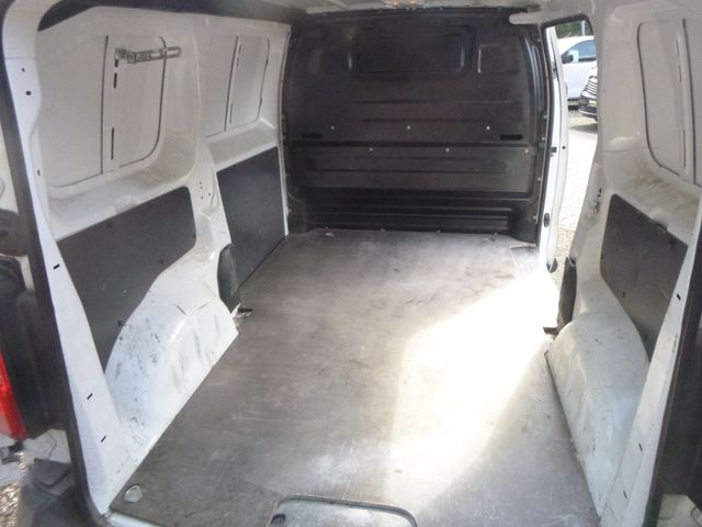 Vivaro Cargo M