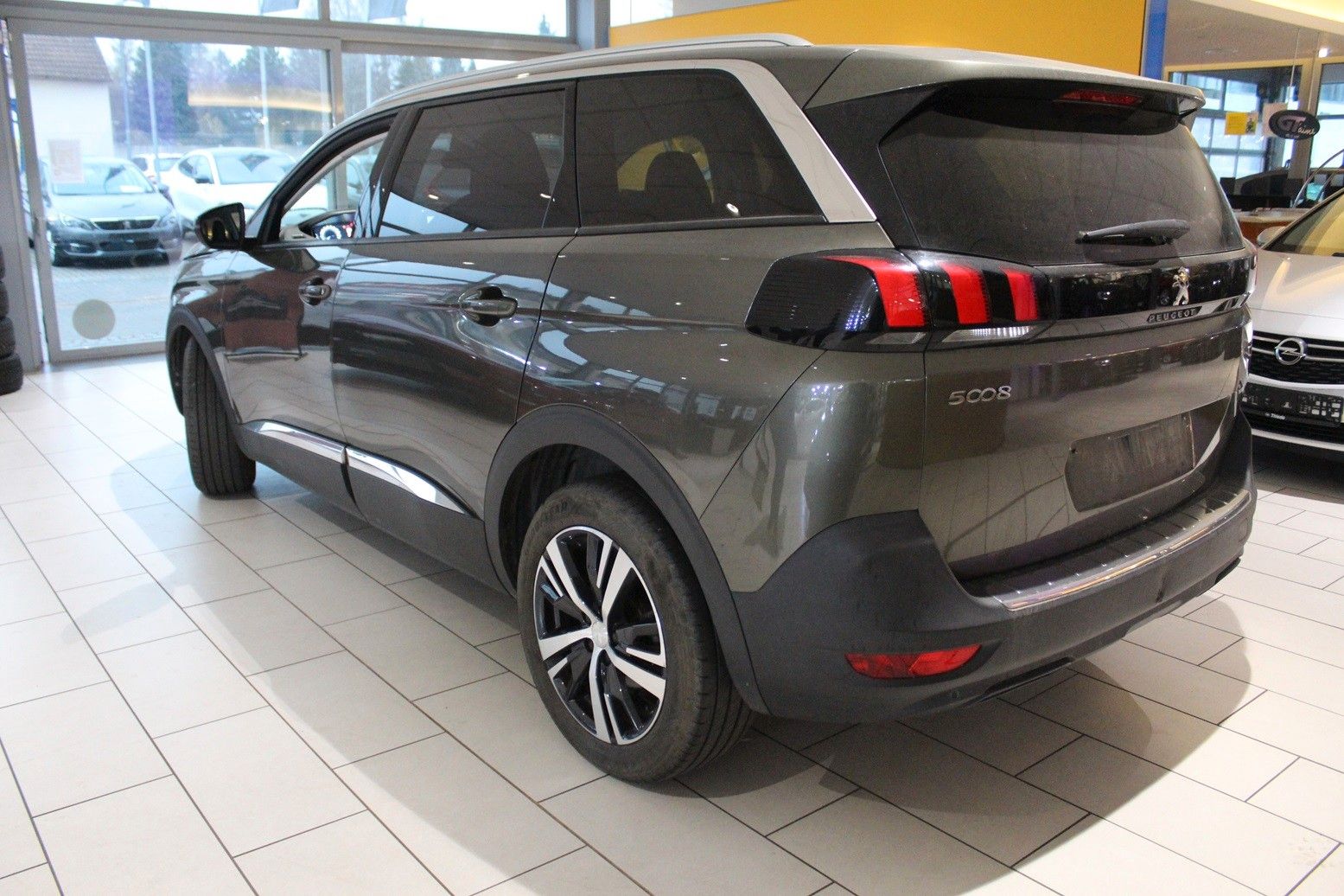 Fahrzeugabbildung Peugeot 5008 Allure 1.2T NAVI/PDC/T-LEDER/TEMPOMAT