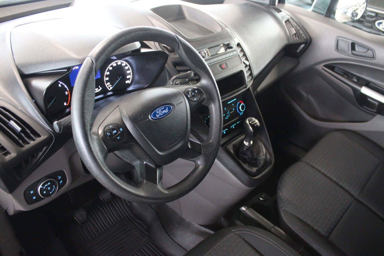 Fahrzeugabbildung Ford Transit Connect TREND KLIMA Standheizung 3-Sitze