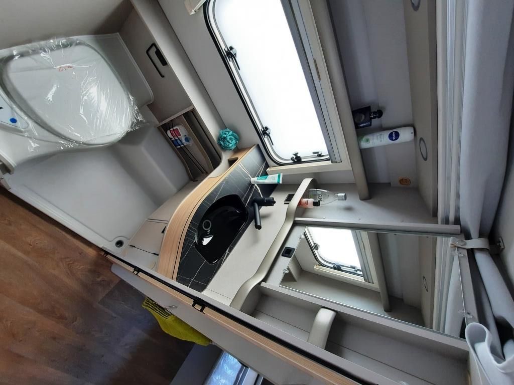Fahrzeug Übersicht 18 Fahrzeugabbildung HYMER / ERIBA / HYMERCAR Touring 560 Verfüg./Sparen Sie 10.725,- €