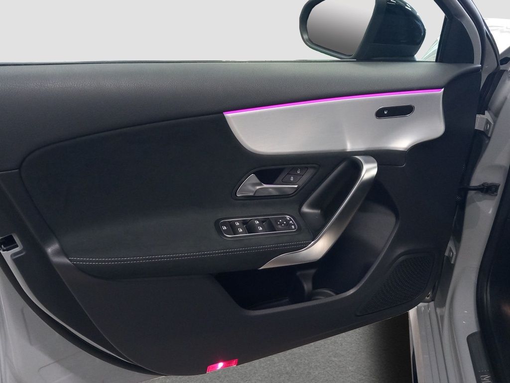 Fahrzeugabbildung Mercedes-Benz A 180 Kompaktlimousine AMG Line*Night Paket*LED