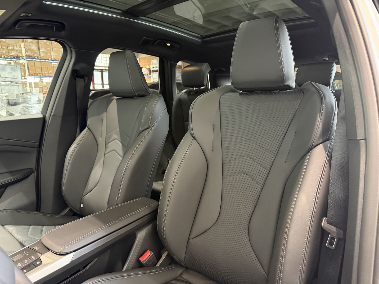 Fahrzeugeinzelansicht 12 Fahrzeugabbildung BMW X1 sDrive20i Panodach~AHK~Head-Up Display DAB