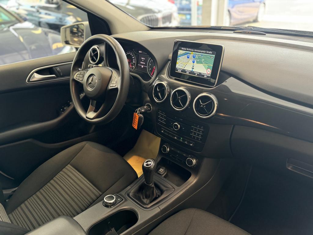 Mercedes-Benz B 180