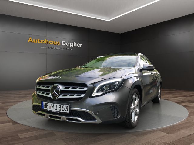 MERCEDES-BENZ GLA 250 Autom.Harman-Kardon Panoram Navi LED ACC
