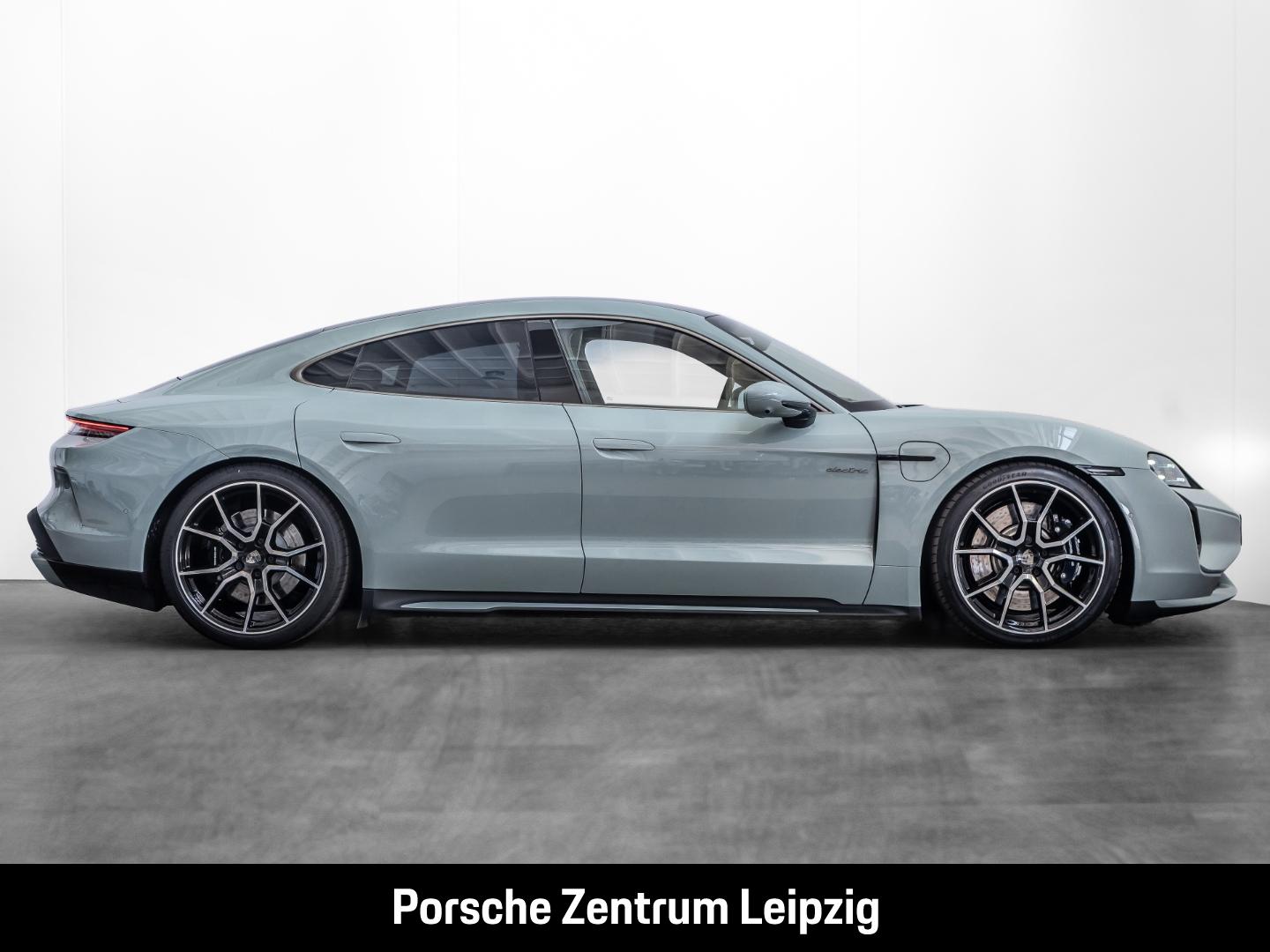 Porsche Taycan Turbo Burmester ActiveRide Nachtsicht