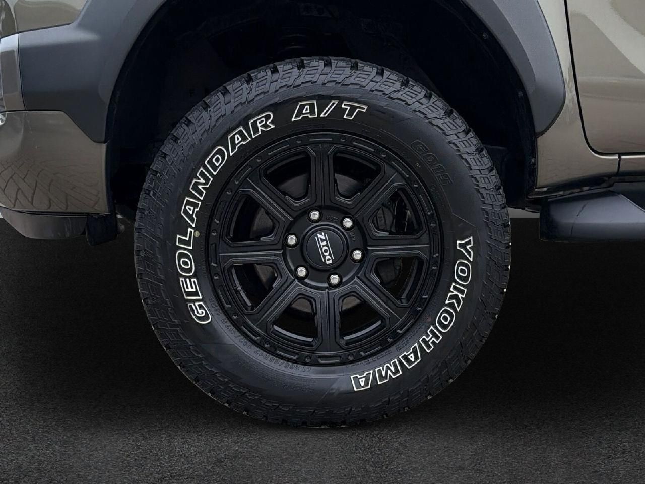 Fahrzeugabbildung Toyota Hilux Double Cab Invincible 4x4