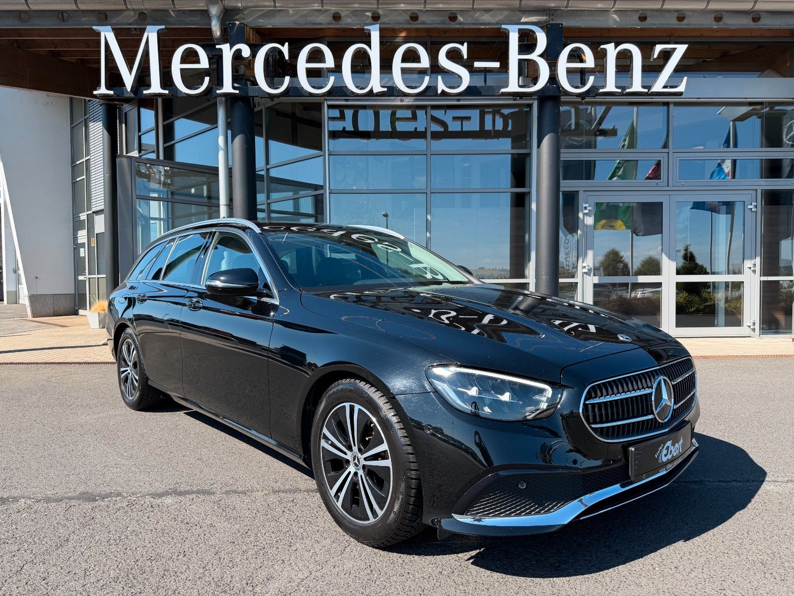 Fahrzeugabbildung Mercedes-Benz E 220d T Avantgarde+RKamera+Leder+Taxi