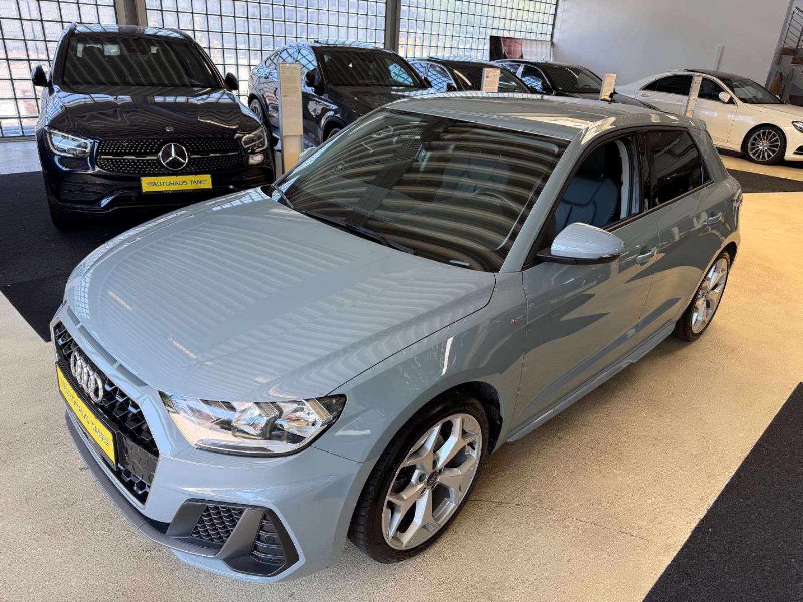 Fahrzeugabbildung Audi A1 Sportback 30* S line Sport * VOLL-LEDER *