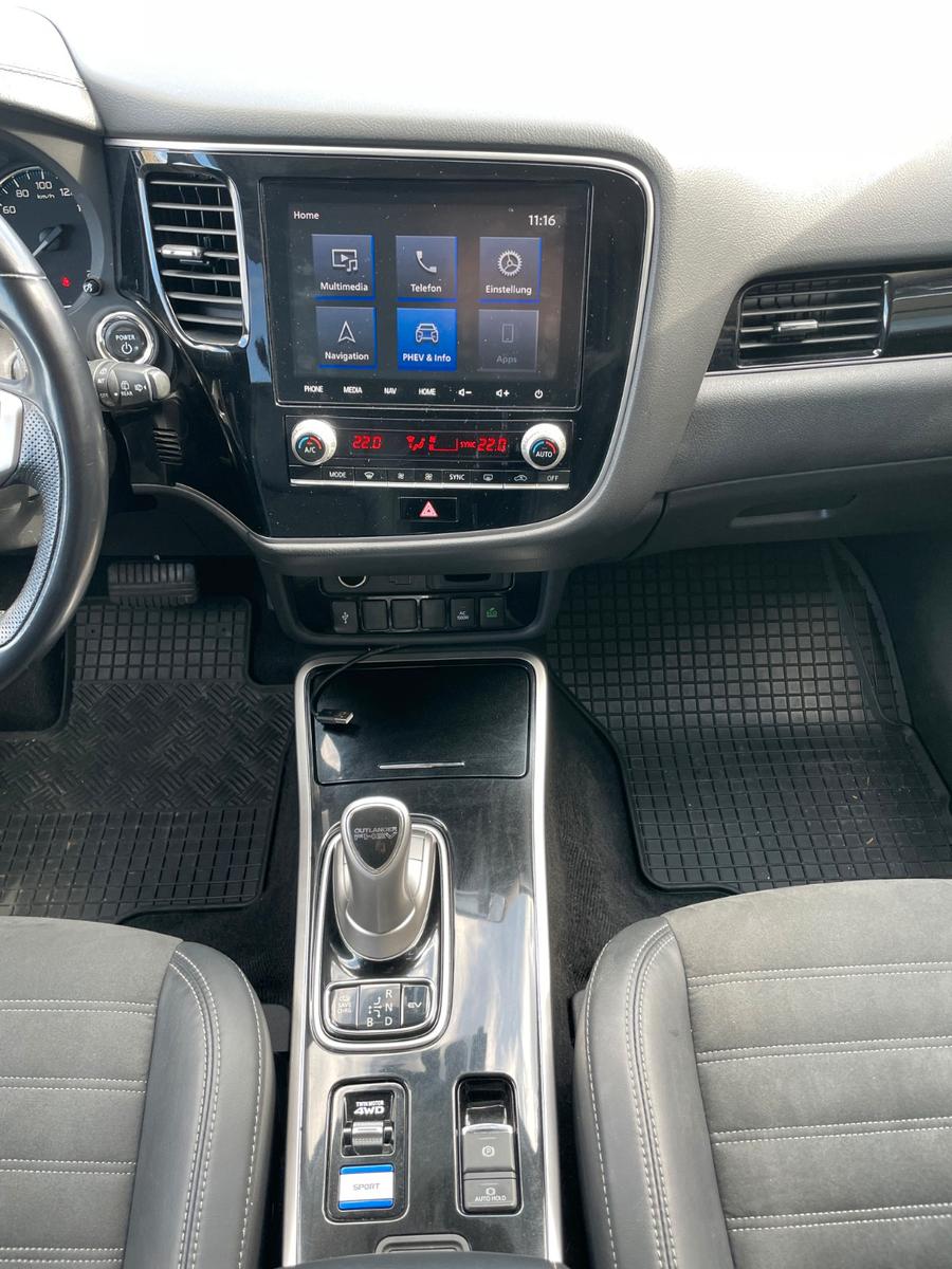 Mitsubishi Outlander Plug-In-Hybrid PHEV SPIRIT 4WD *AHK*