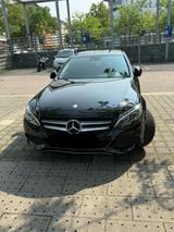 Mercedes-Benz 200 - Mercedes-Benz 200 mit Anhängerkupplung